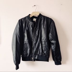 ❌SOLD ON MERCARI ❌ Brandy Melville bomber jacket